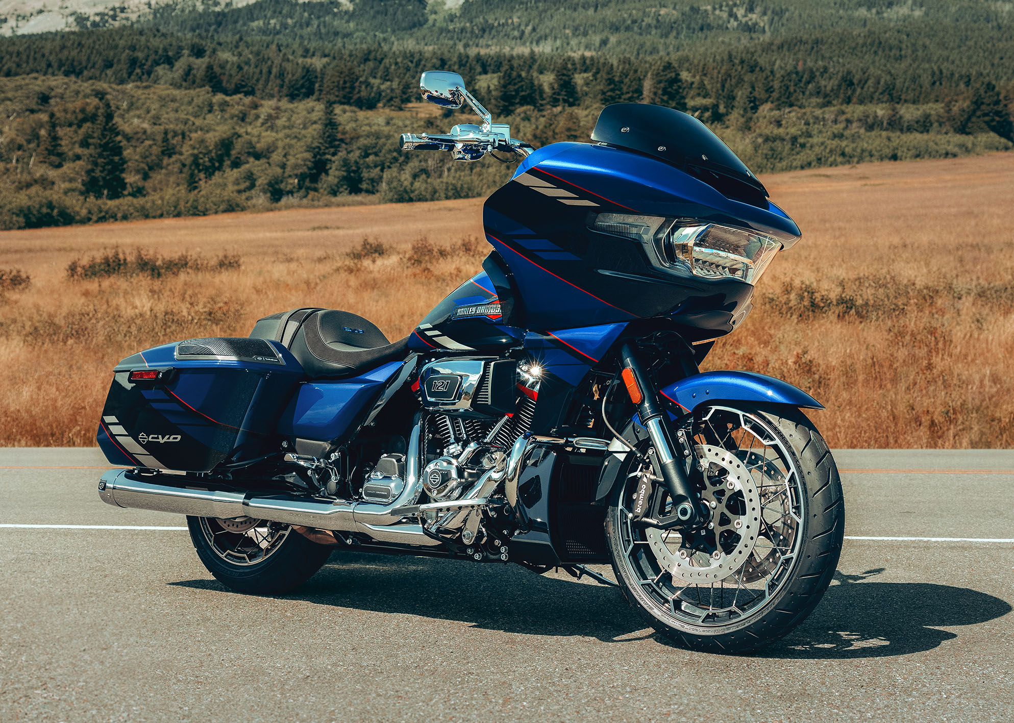 2025 CVO Road Glide Beauty Shot