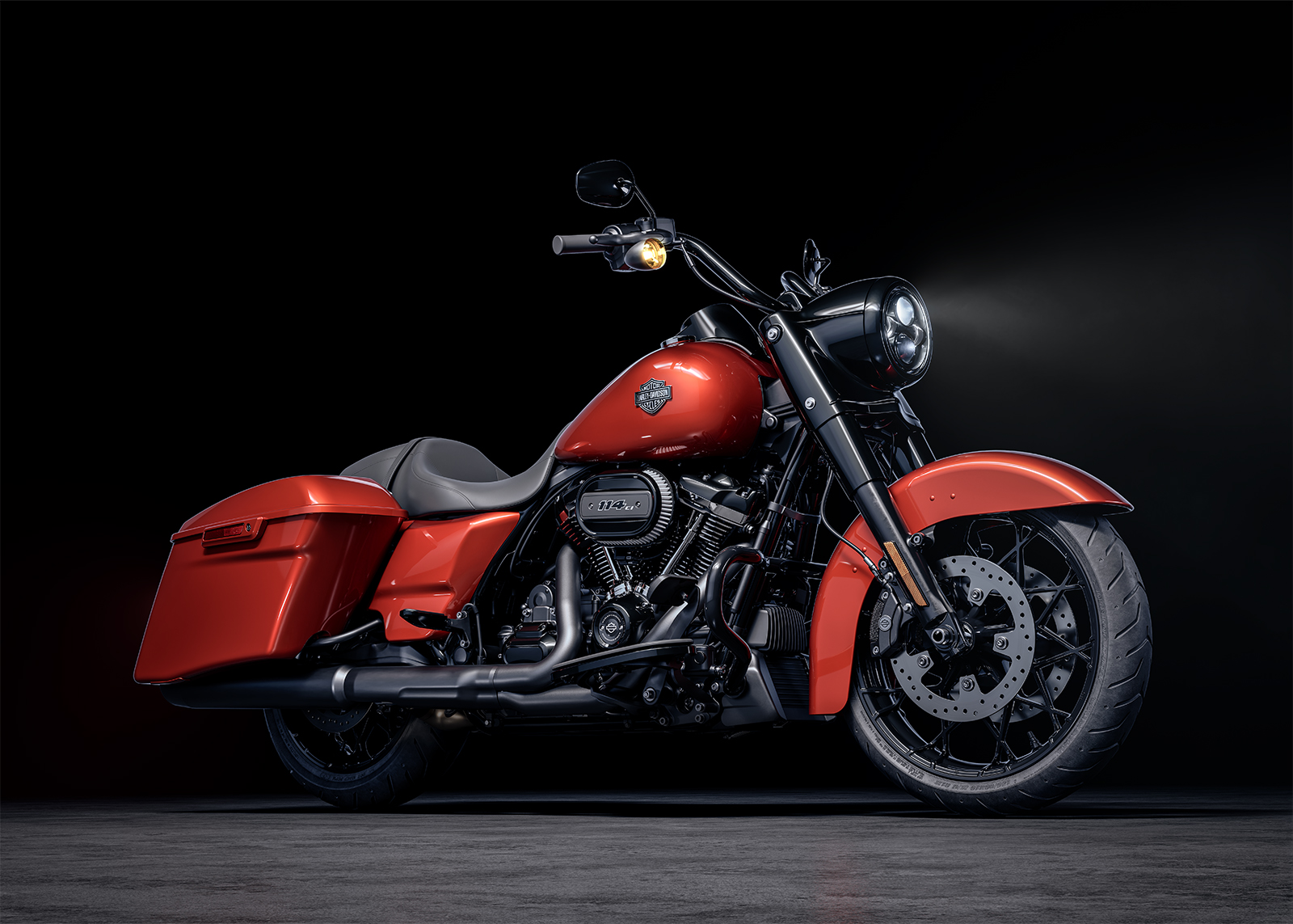 2025 Road King Special Beauty Styling Shot