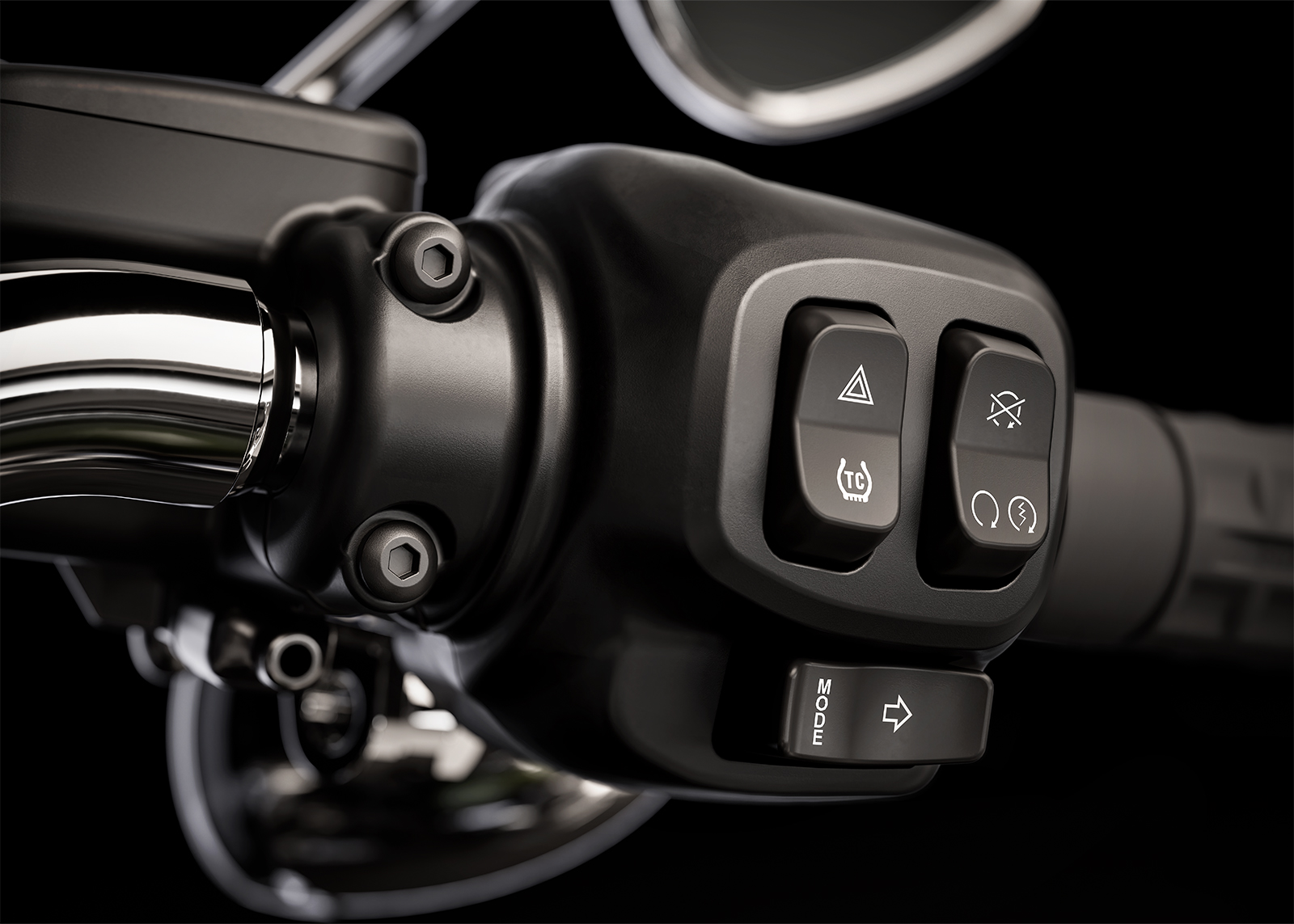 2026 Fat Bob Handlebars Close Up